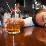 Външни признаци на алкохолна интоксикация Най-значимите признаци на алкохолна интоксикация включват