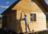 Опции за красива облицовка за дървени къщи: характеристики на избор и използване